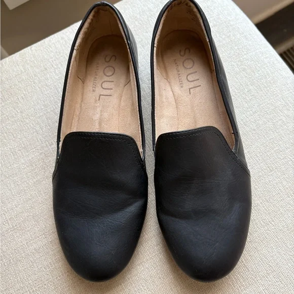 Naturalizer Soul Flats / Loafers in Black, Size 6.5 - Picture 3 of 5
